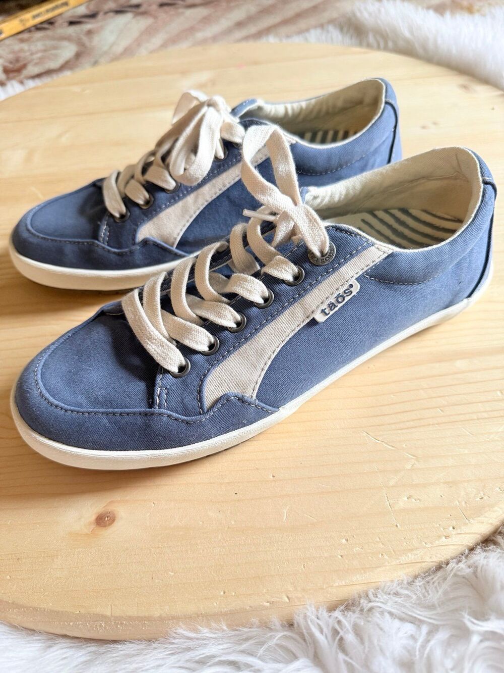 Taos Sneakers SIze 8